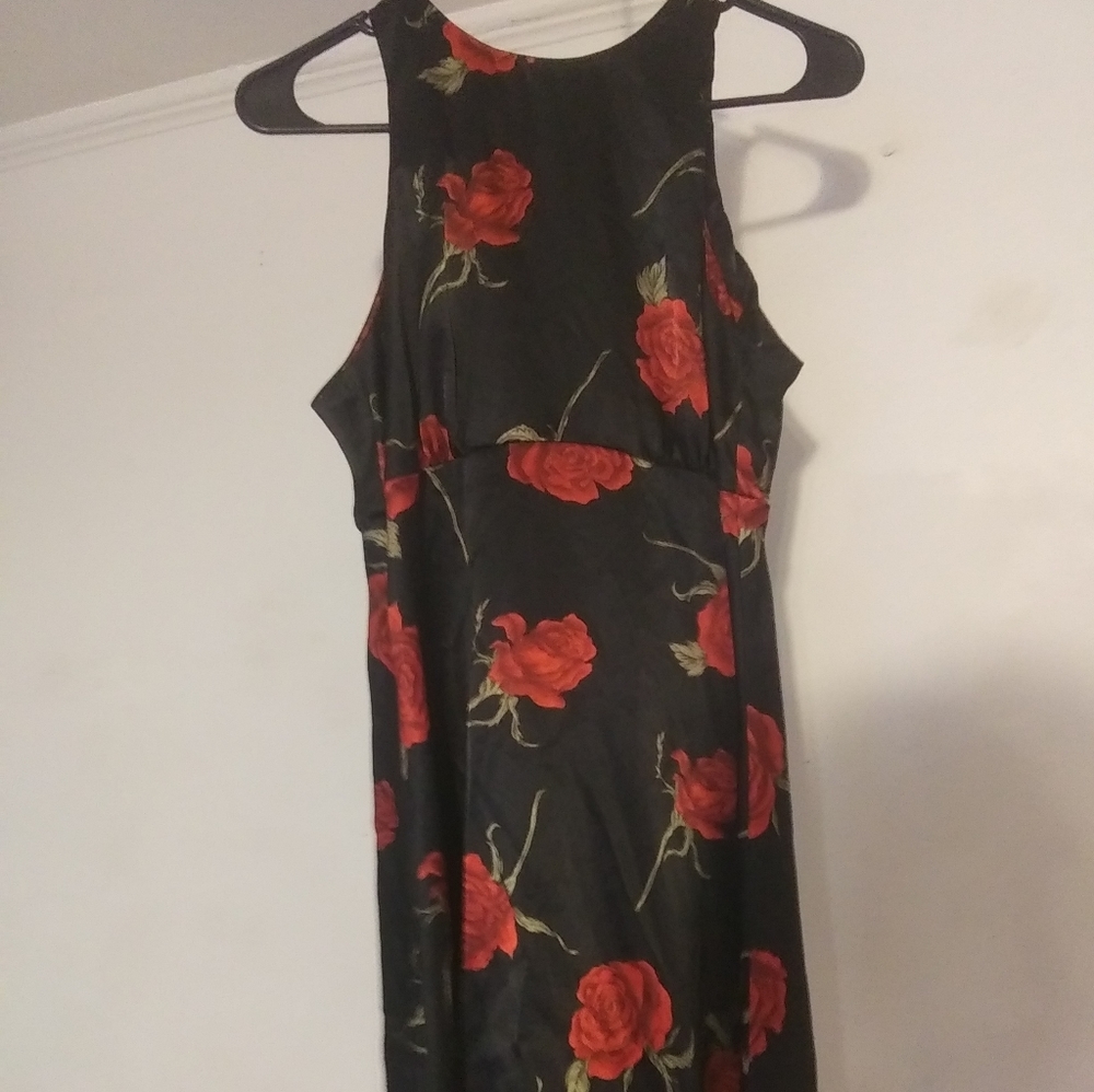 La Belle Juniors size 5 black dress with roses